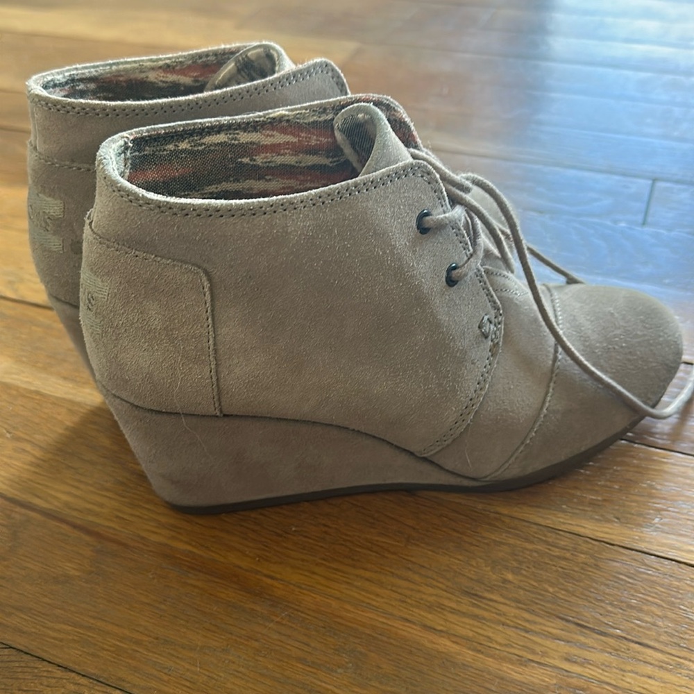 Tom’s wedge bootie